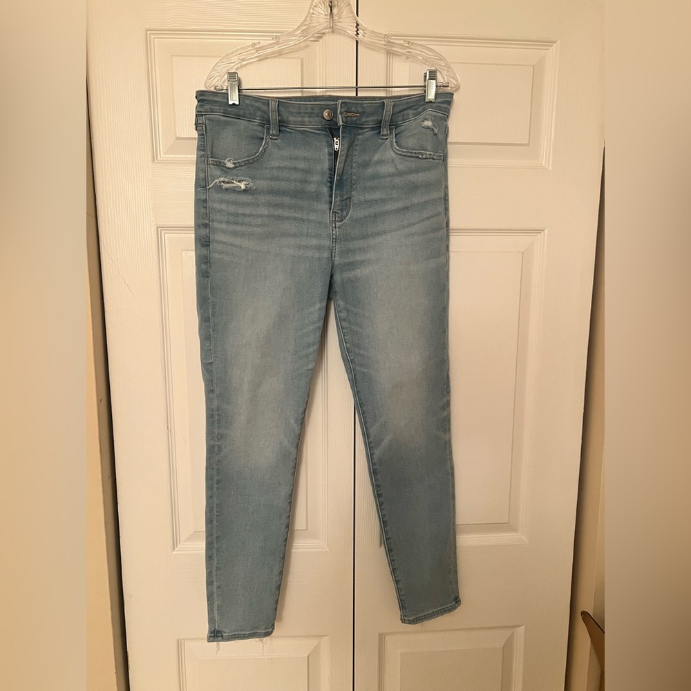 American Eagle Outfitters Light Wash Blue High-Rise Skinny Jeans - Picture 4 of 10